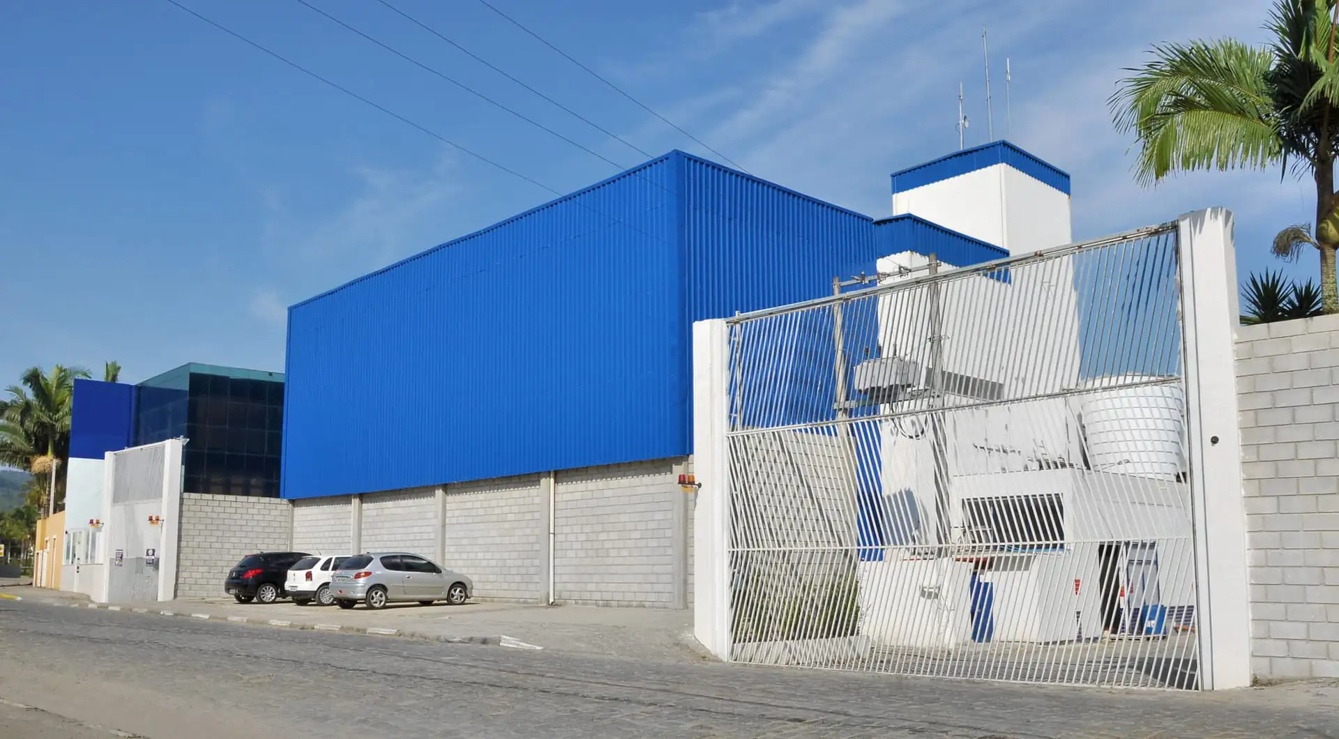 Doca de carga e descarga do CW Armazém Frigorífico